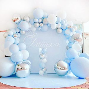 Guirlande de ballons bleu ciel et argent  ( achat)